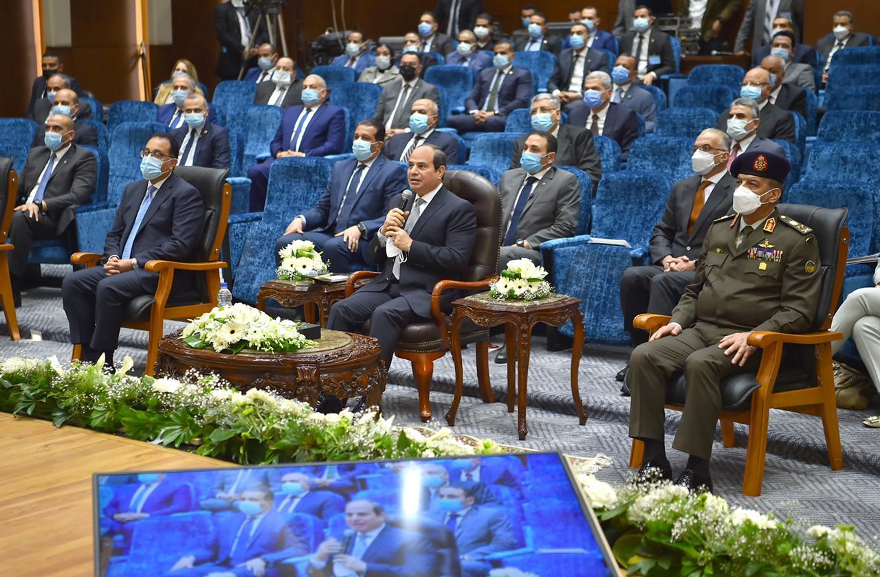 الرئيس السيسي يتفقد مدينة الدواء