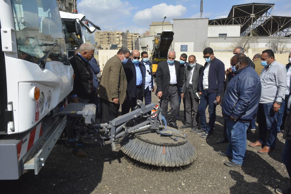 صور| محافظ الجيزة يتفقد أعمال تطوير شوارع البحر الأعظم والنيل السياحي