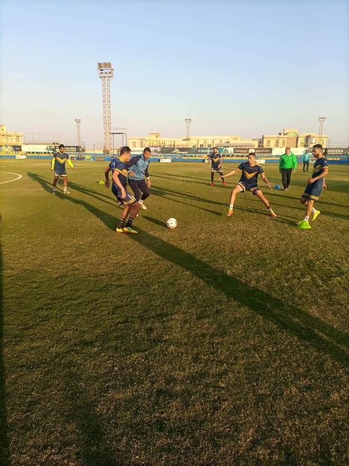 الصور..الفريق الأول يخوض مراناً خفيفاً بملعب الاسيوطي استعدادا لمواجهة الفيوم غداً