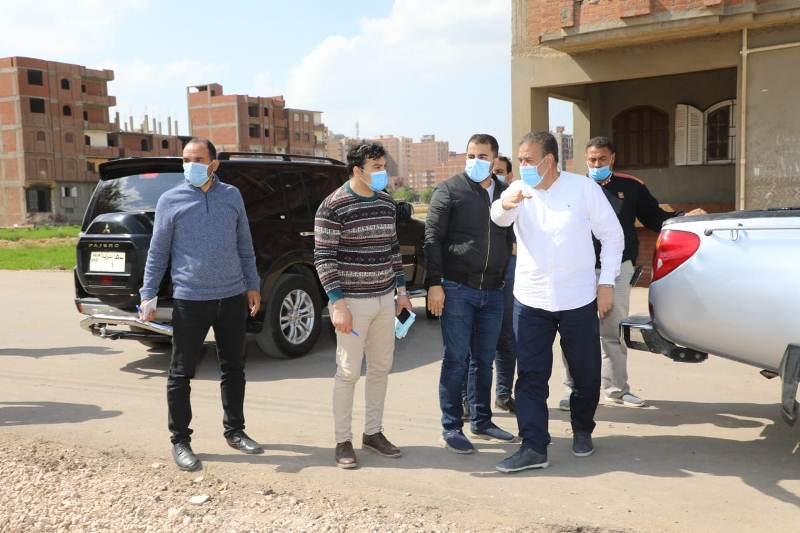 محافـظ المنوفية يتابع أعمال رصف   