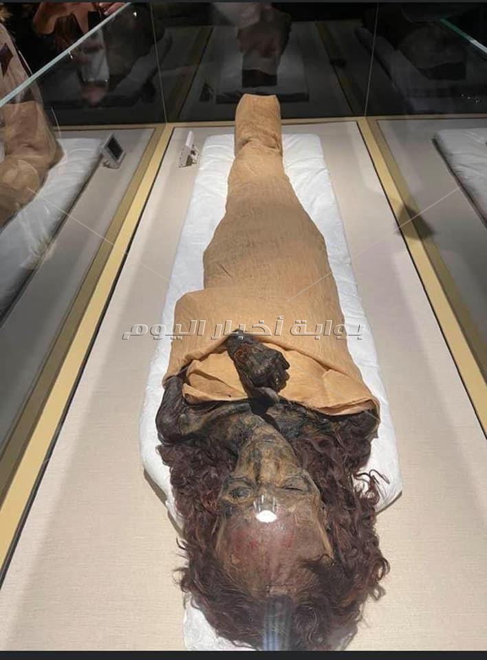 شاهد الصور الأولى .. 22 مومياء ملكي بين يد الجمهور