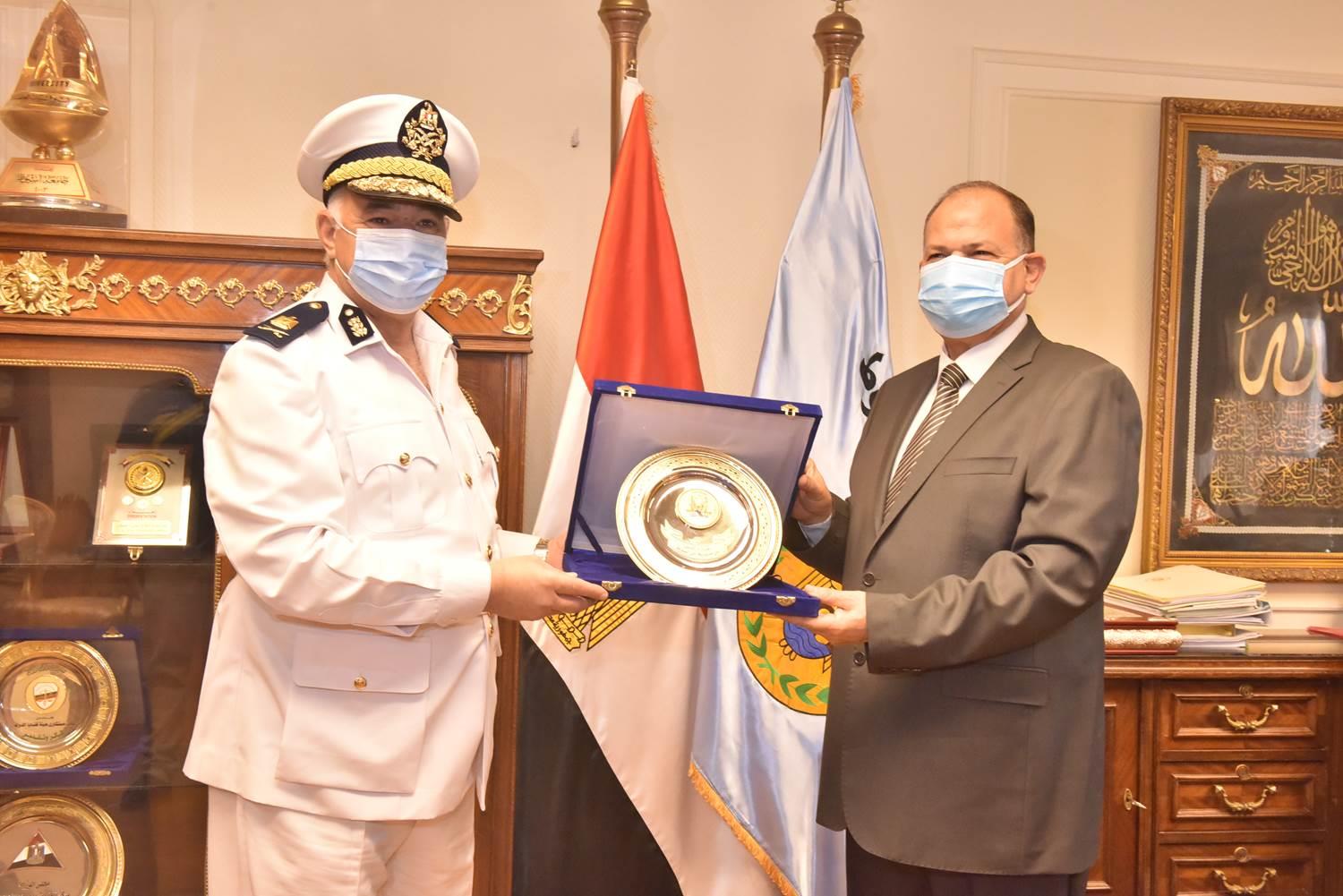 احتفالًا بالعيد القومي للمحافظة 