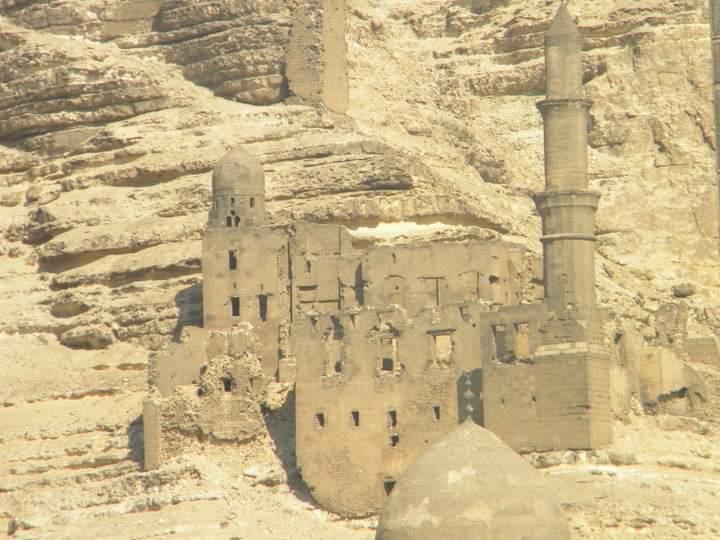 20 صورة تحكي عن مسجد «شاهين الخلوتي» المنحوت في الجبل 
