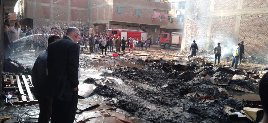 السيطرة على حريق بمخزن كرتون بشبرا الخيمة.. صور