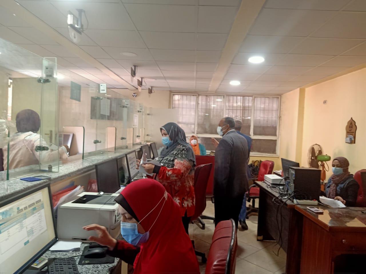 محافظ أسيوط يعلن استمرار حملات تطهير وتعقيم المنشأت الخدمية والحيوية 