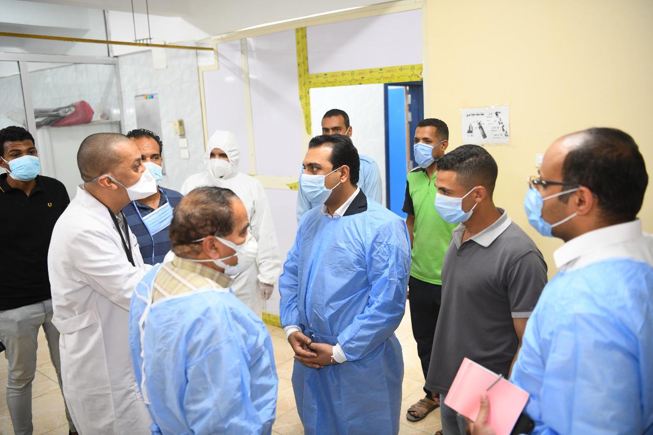 نائب محافظ قنا يؤكد على توافر الأكسجين والأدوية بمستشفى حميات نجع حمادي