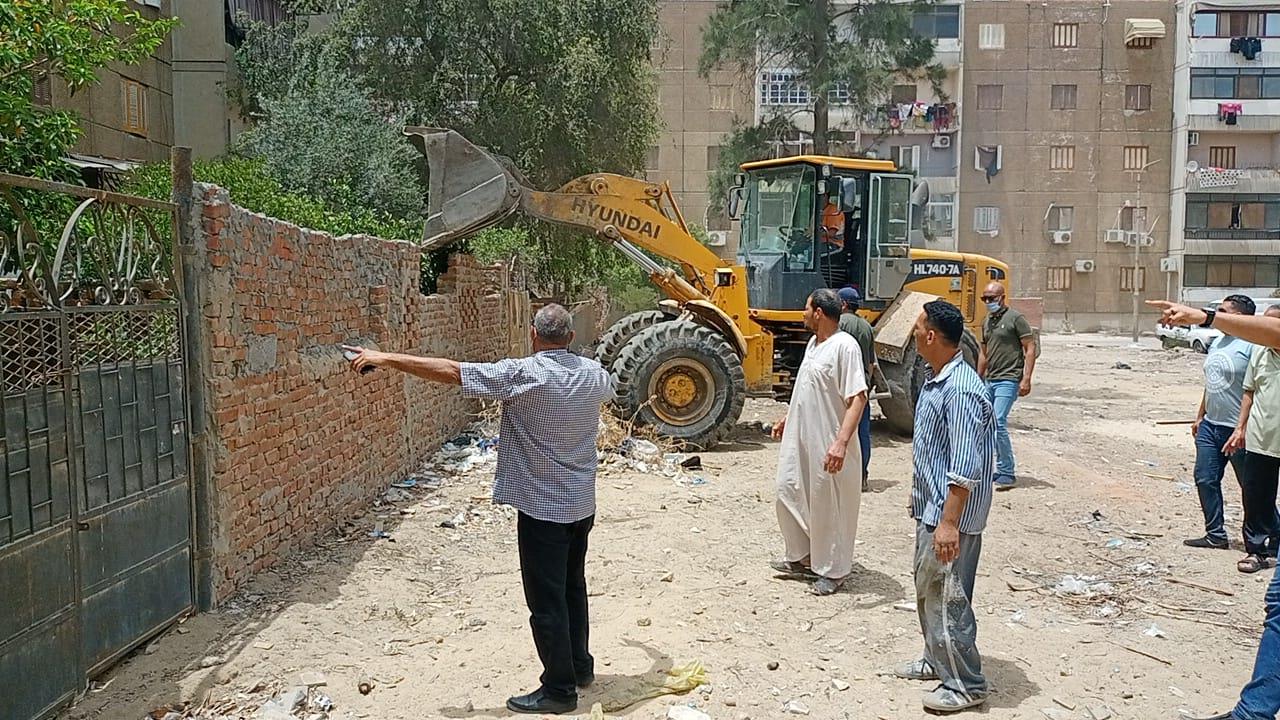 إزالة التعديات على أراضى الدولة بحى ثالث الإسماعيلية 