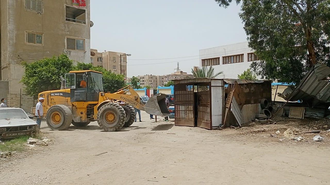 إزالة التعديات على أراضى الدولة بحى ثالث الإسماعيلية 