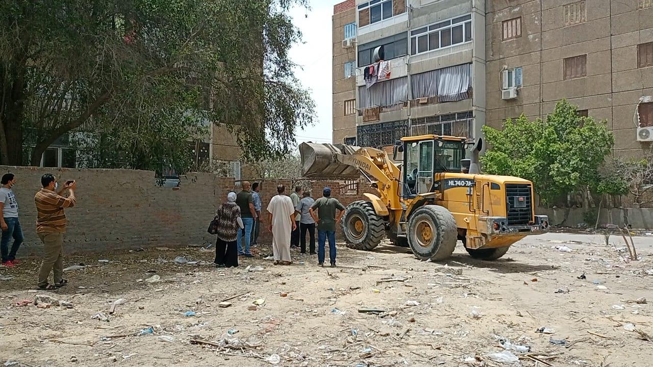 إزالة التعديات على أراضى الدولة بحى ثالث الإسماعيلية 