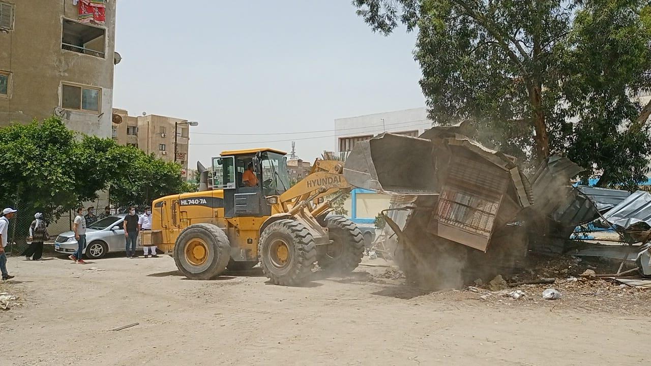 إزالة التعديات على أراضى الدولة بحى ثالث الإسماعيلية 