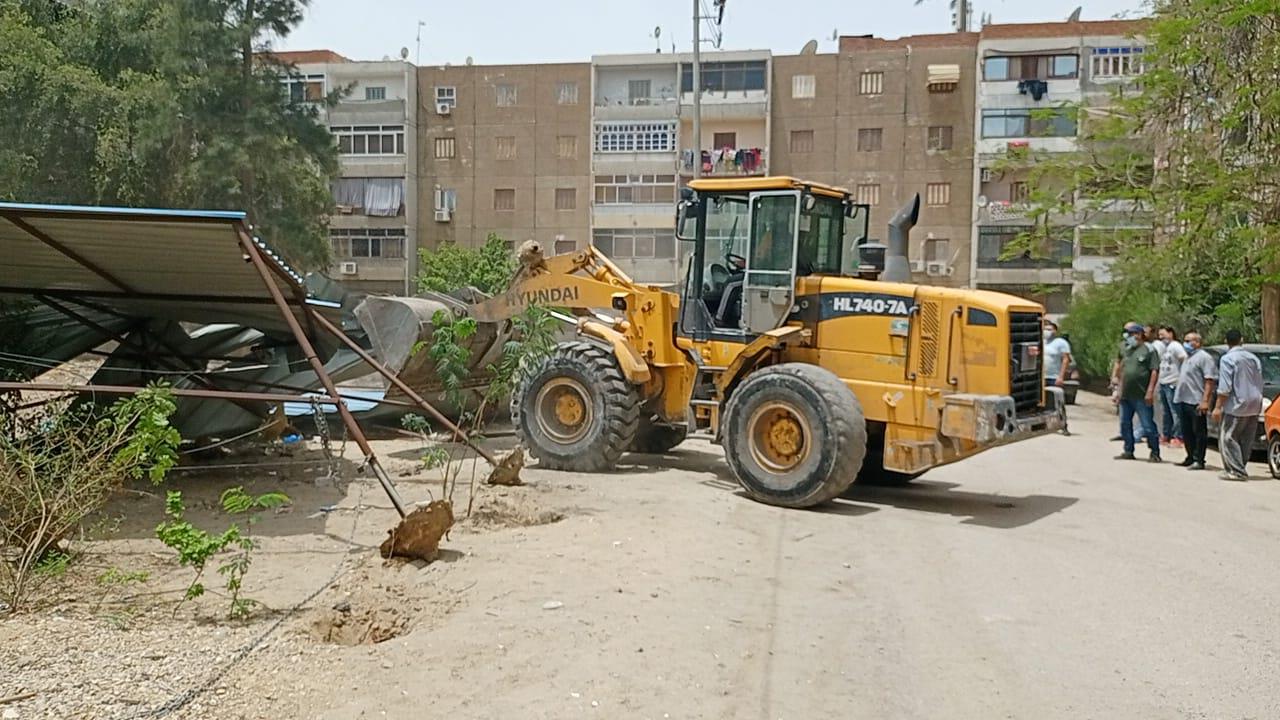 إزالة التعديات على أراضى الدولة بحى ثالث الإسماعيلية 
