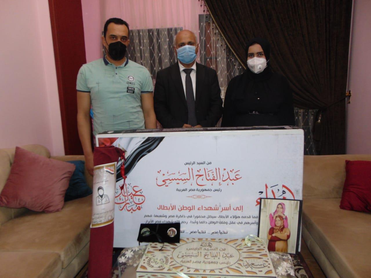  وكيل صحة الغربية : يقدّم هدايا رئيس الجمهورية لأسر شهداء الجيش الأبيض في عيد الفطر المبارك