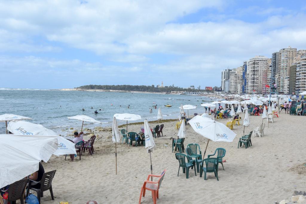 محافظ الإسكندرية يتفقد الشواطئ 