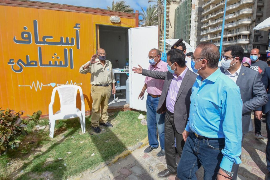 محافظ الإسكندرية يتفقد الشواطئ 