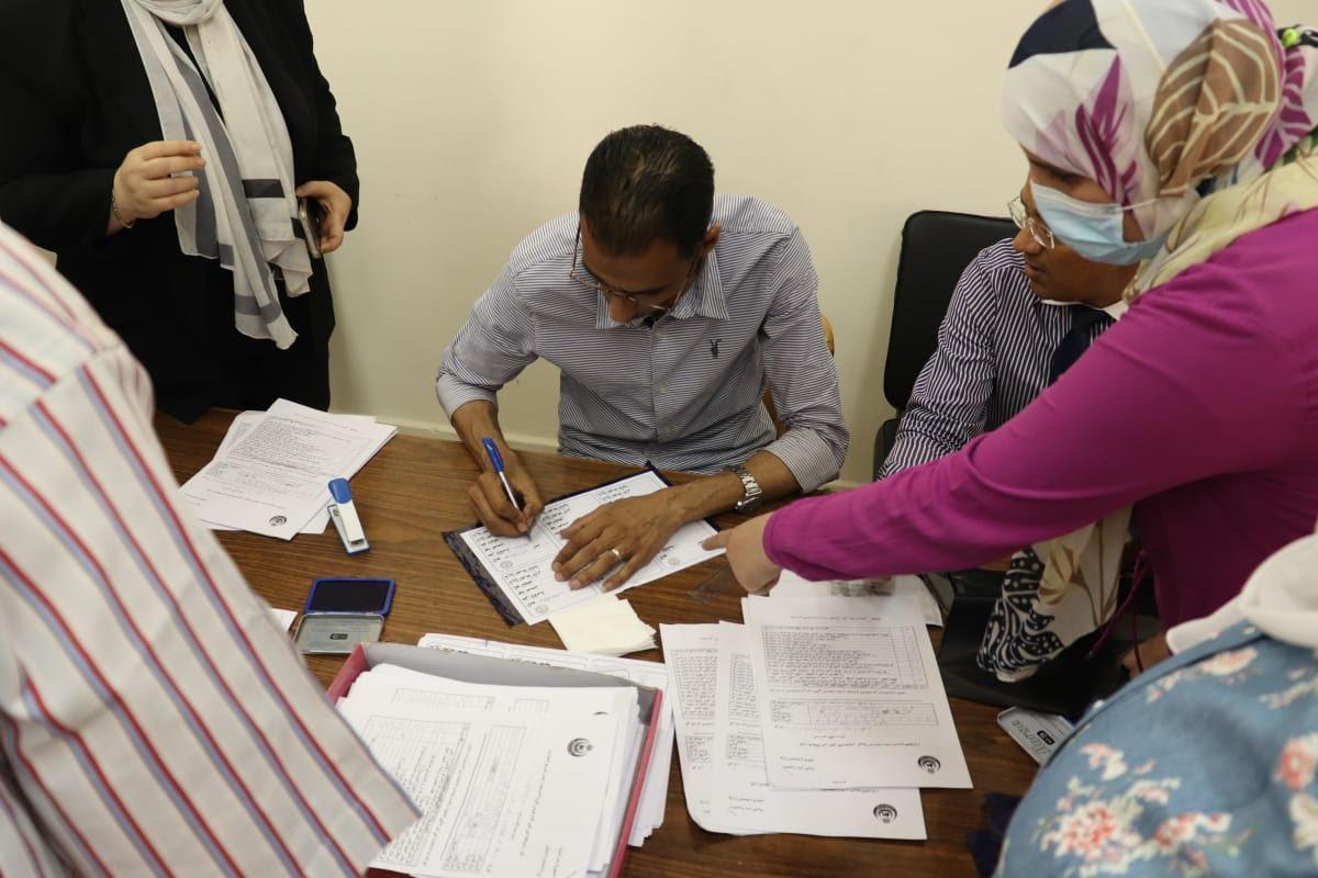 قيادات جامعة الأزهر يتابعون حملات تطعيم لقاح كورونا بفرع البنات