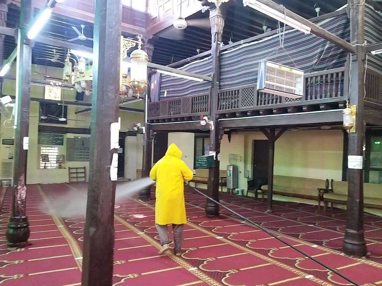  تعقيم وتطهير المساجد في أسيوط