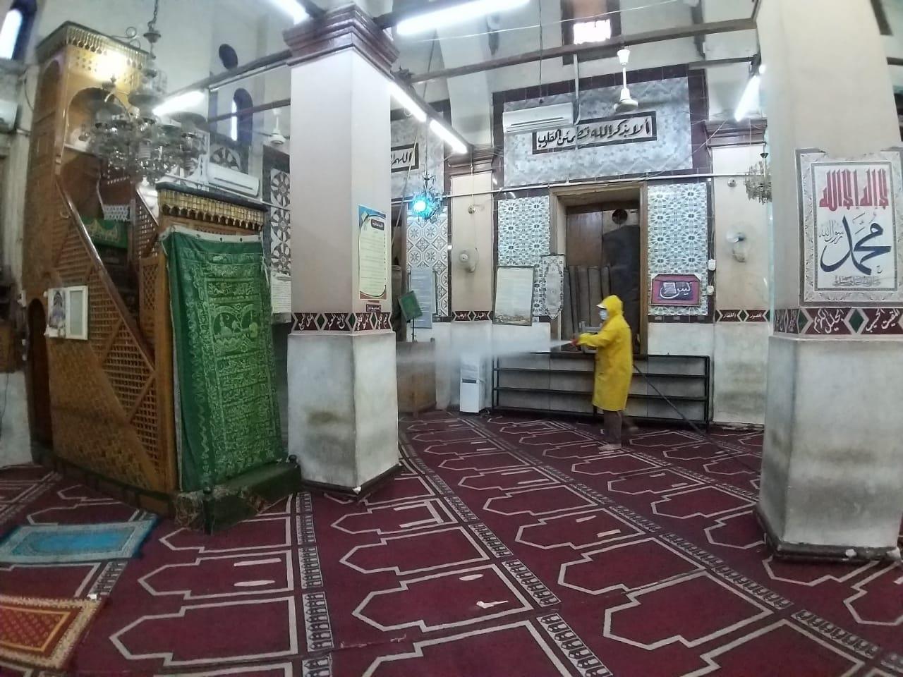  تعقيم وتطهير المساجد في أسيوط