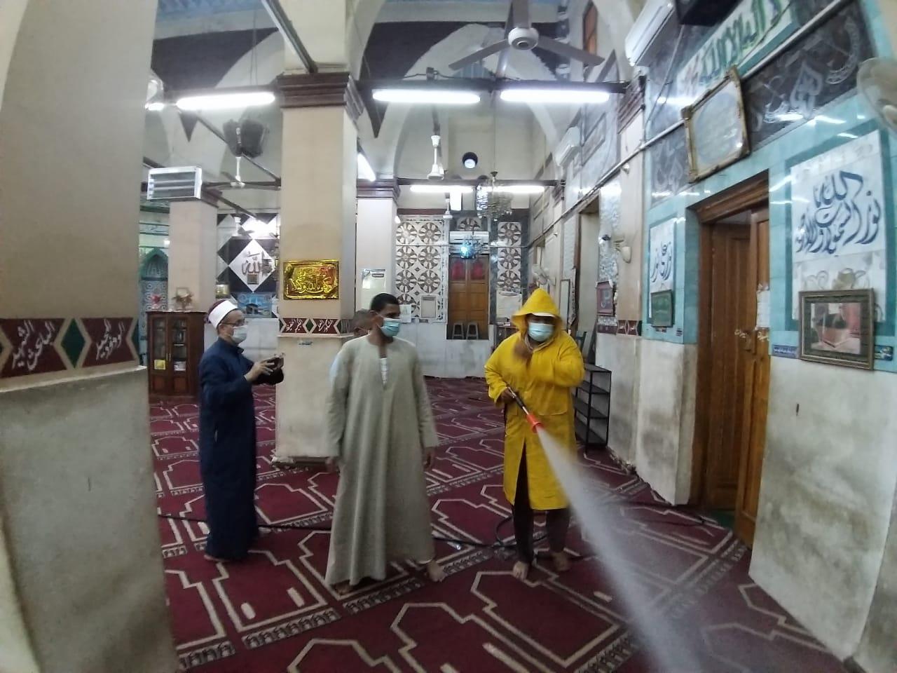  تعقيم وتطهير المساجد في أسيوط