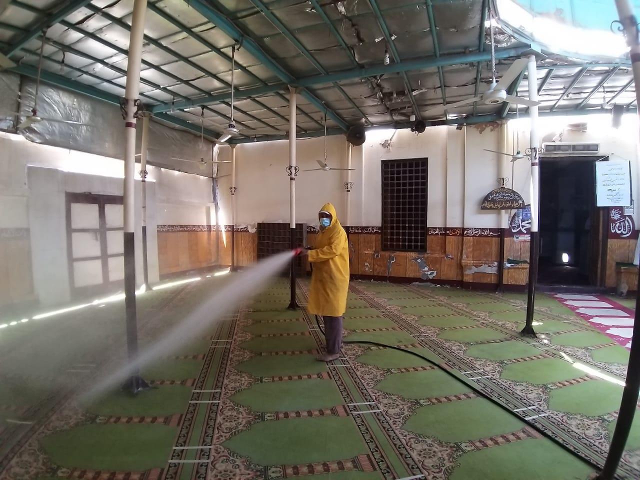  تعقيم وتطهير المساجد في أسيوط