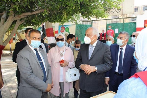 راشد والجيار يتفقدوا عدد من لجان امتحان الشهادة الاعدادية 2021  بتعليم الجيزة "