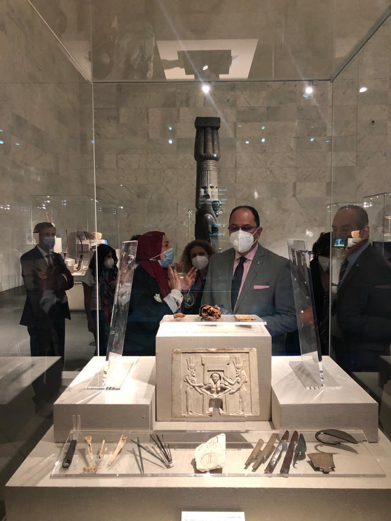 بالصور... سفراء اجانب و مشاهير في حضرة المومياوات الملكية