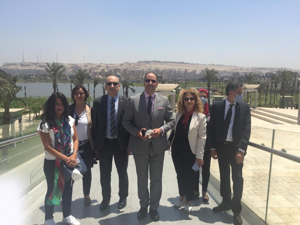 بالصور... سفراء اجانب و مشاهير في حضرة المومياوات الملكية