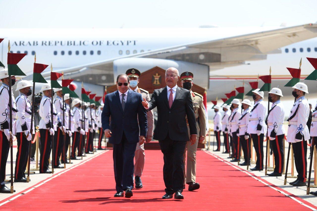 السيسي يلتقي نظيره العراقي في مستهل زيارته لبغداد