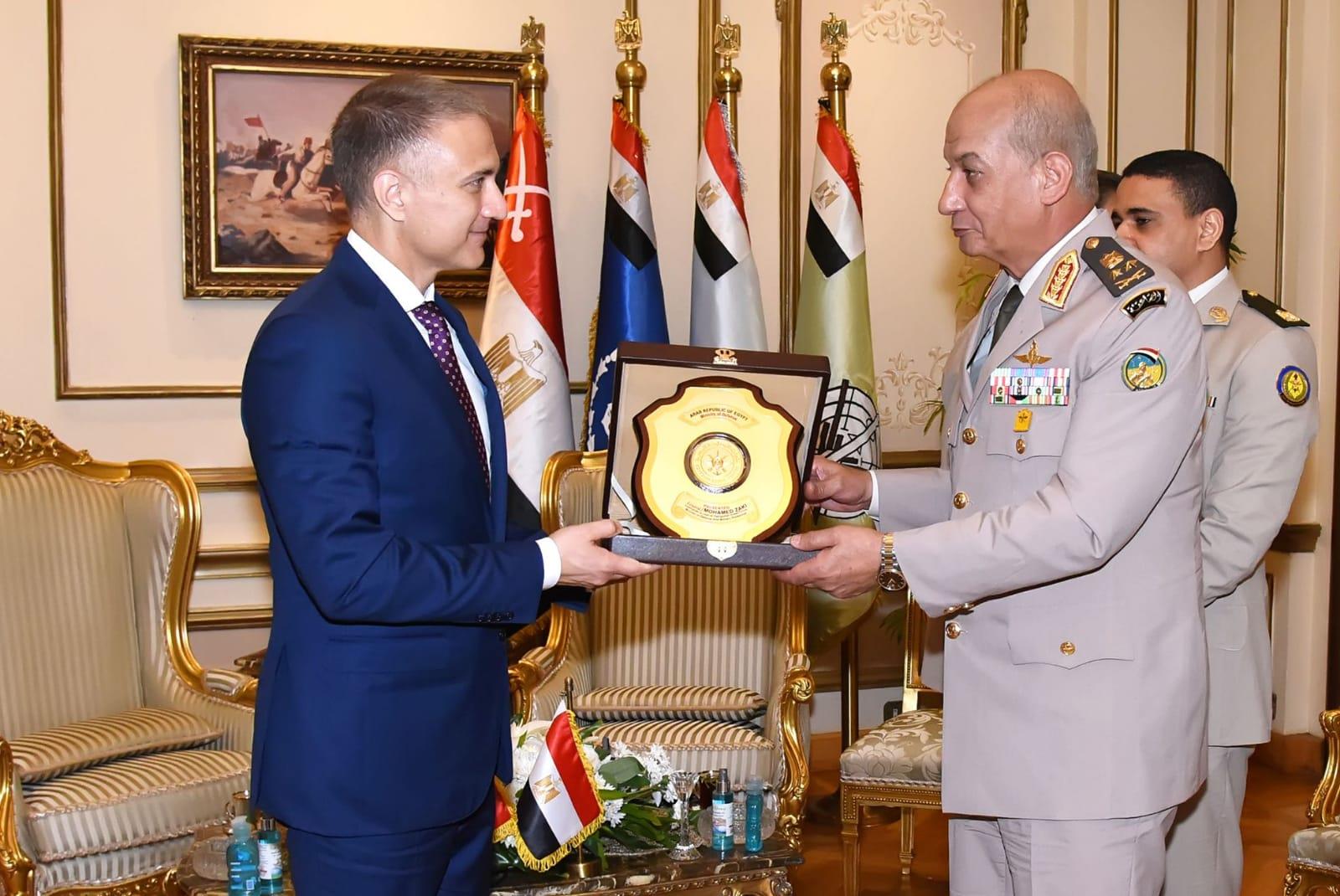 لقاء وزير الدفاع مع نظيره الصربي