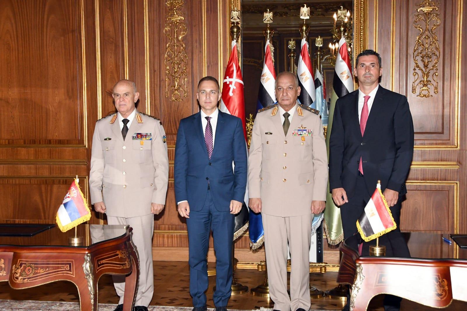 لقاء وزير الدفاع مع نظيره الصربي