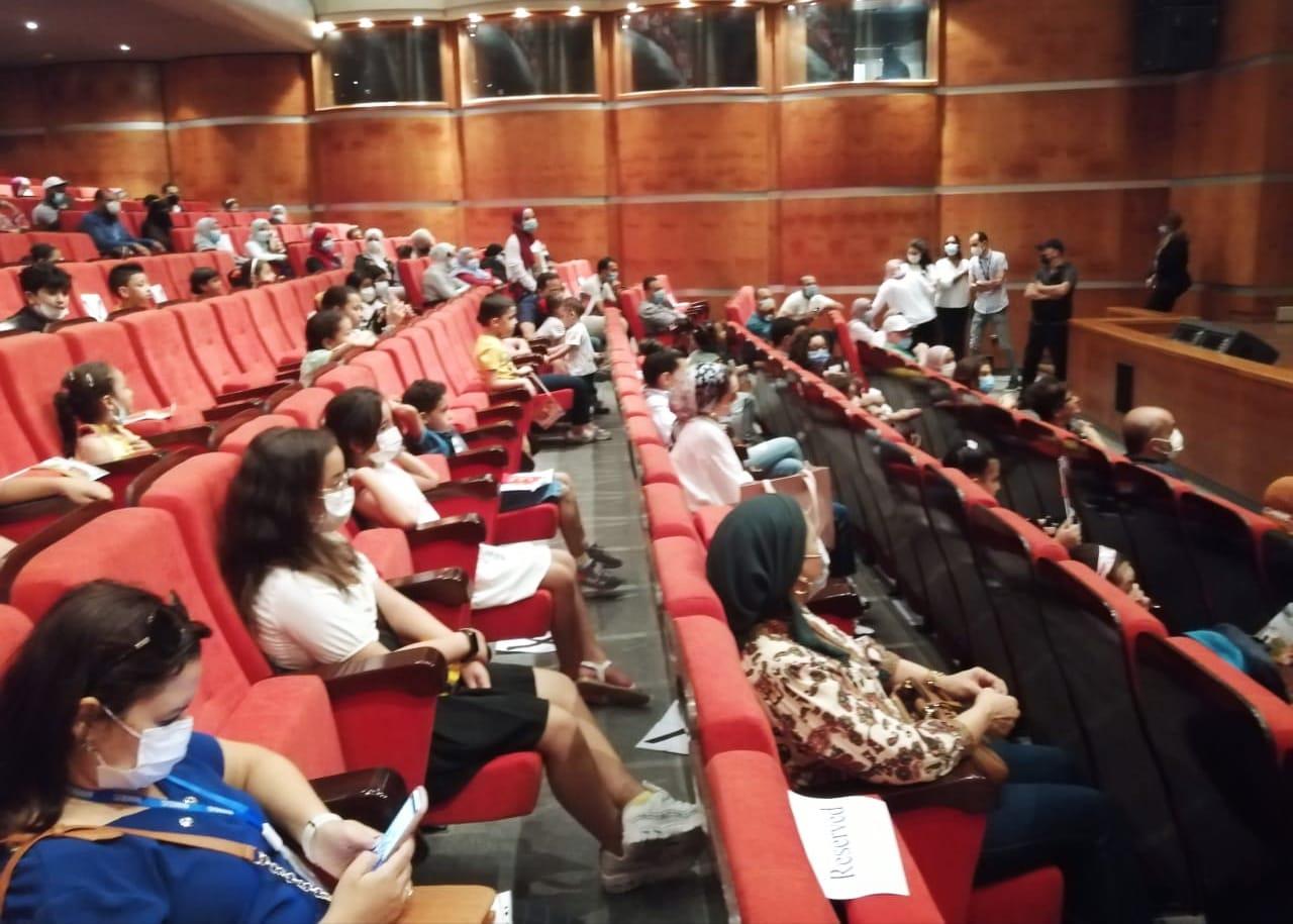 تكريم طلاب كليات الفنون الجميلة والفنون التطبيقية والتربية الفنية بجامعة حلوان.