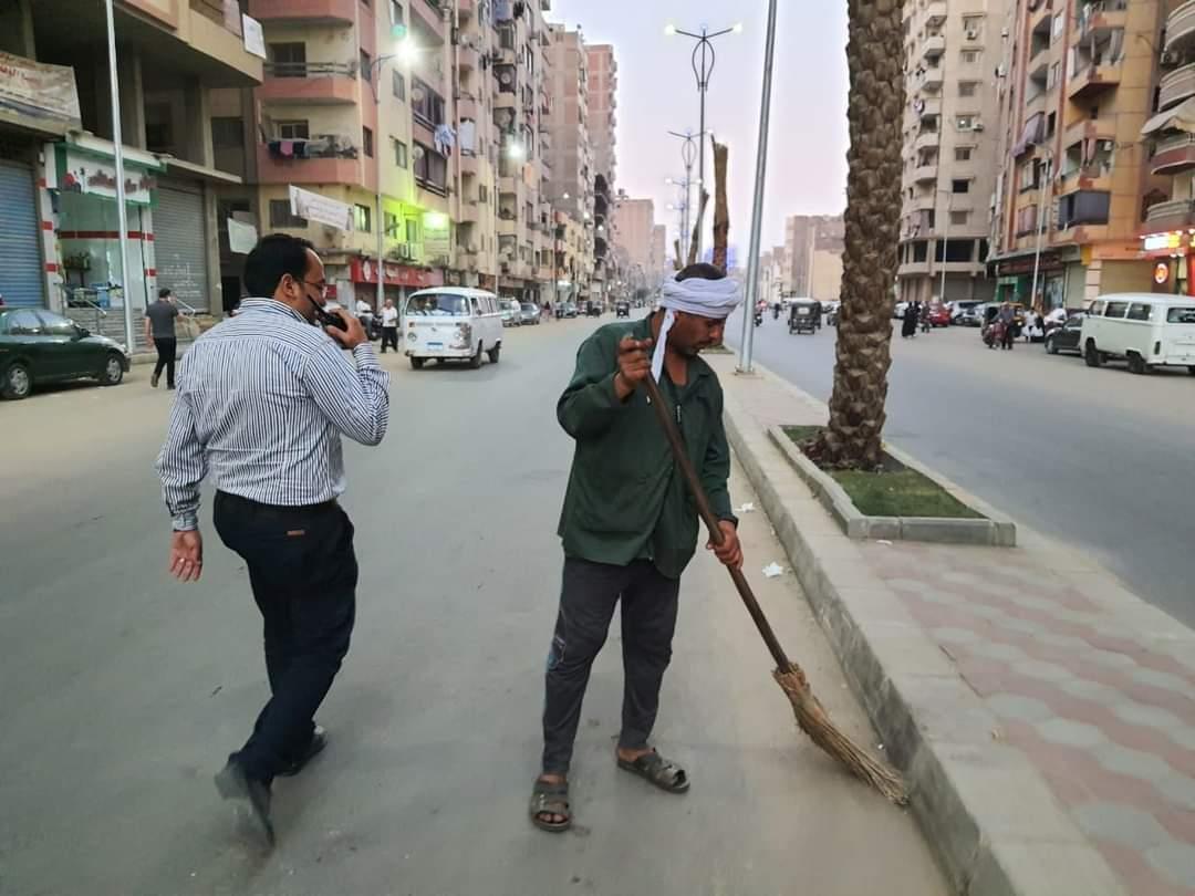 جولة تفقدية لرئيس حي الطالبية في شارع الزعيم السادات