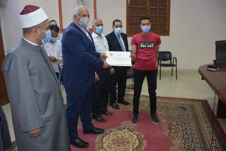 تكريم أوائل الشهادتين الإبتدائية والإعدادية