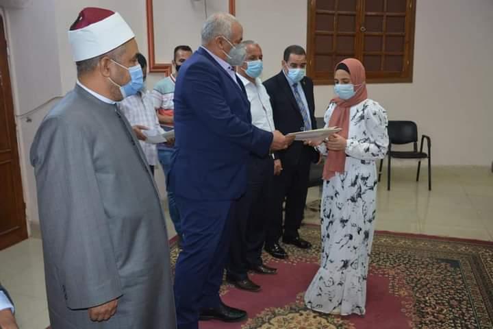 تكريم أوائل الشهادتين الإبتدائية والإعدادية