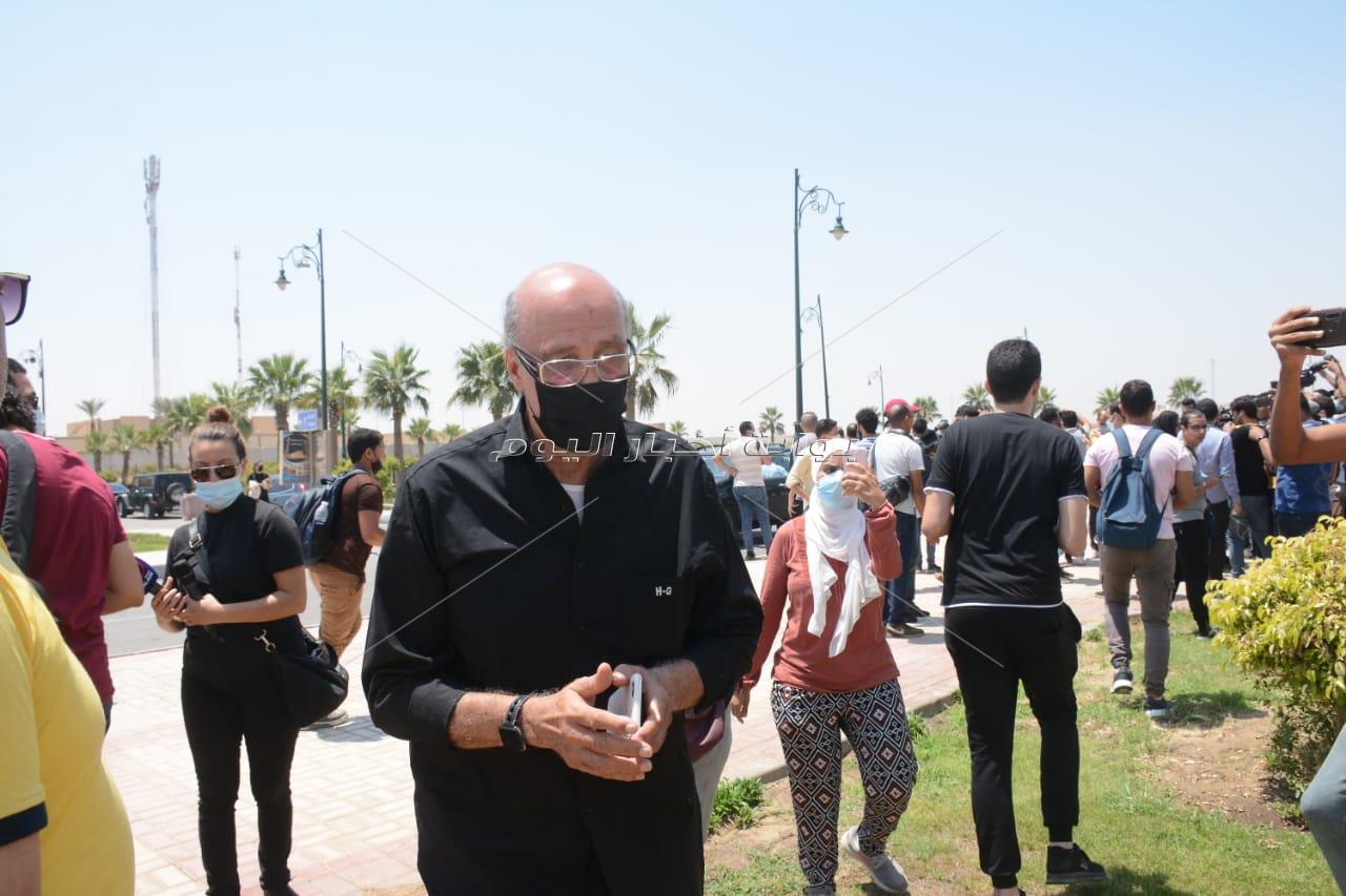 66 صورة من جنازة دلال عبد العزيز 