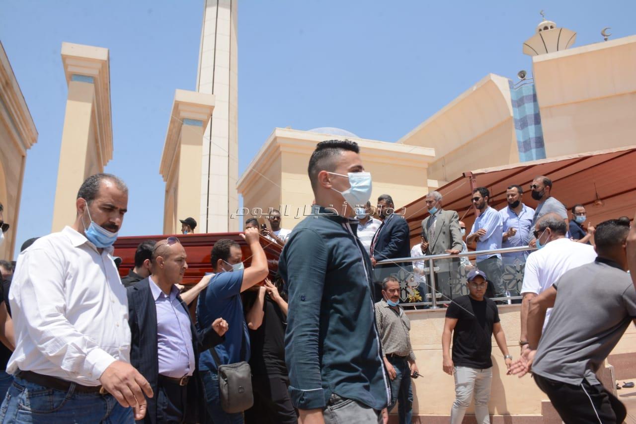 66 صورة من جنازة دلال عبد العزيز 