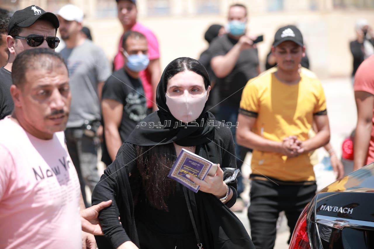 66 صورة من جنازة دلال عبد العزيز 