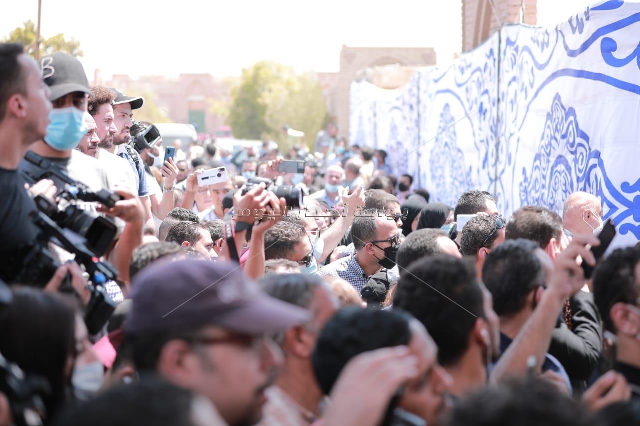 66 صورة من جنازة دلال عبد العزيز 