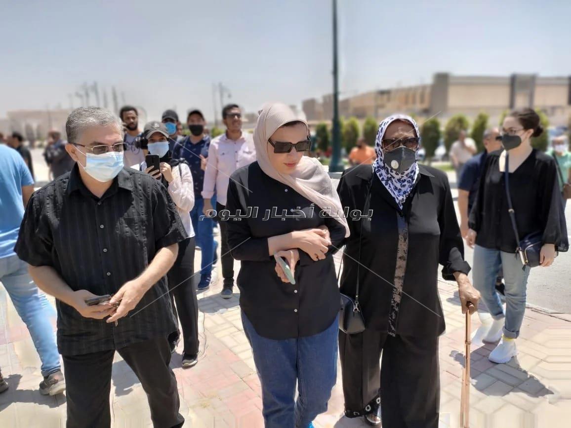 66 صورة من جنازة دلال عبد العزيز 