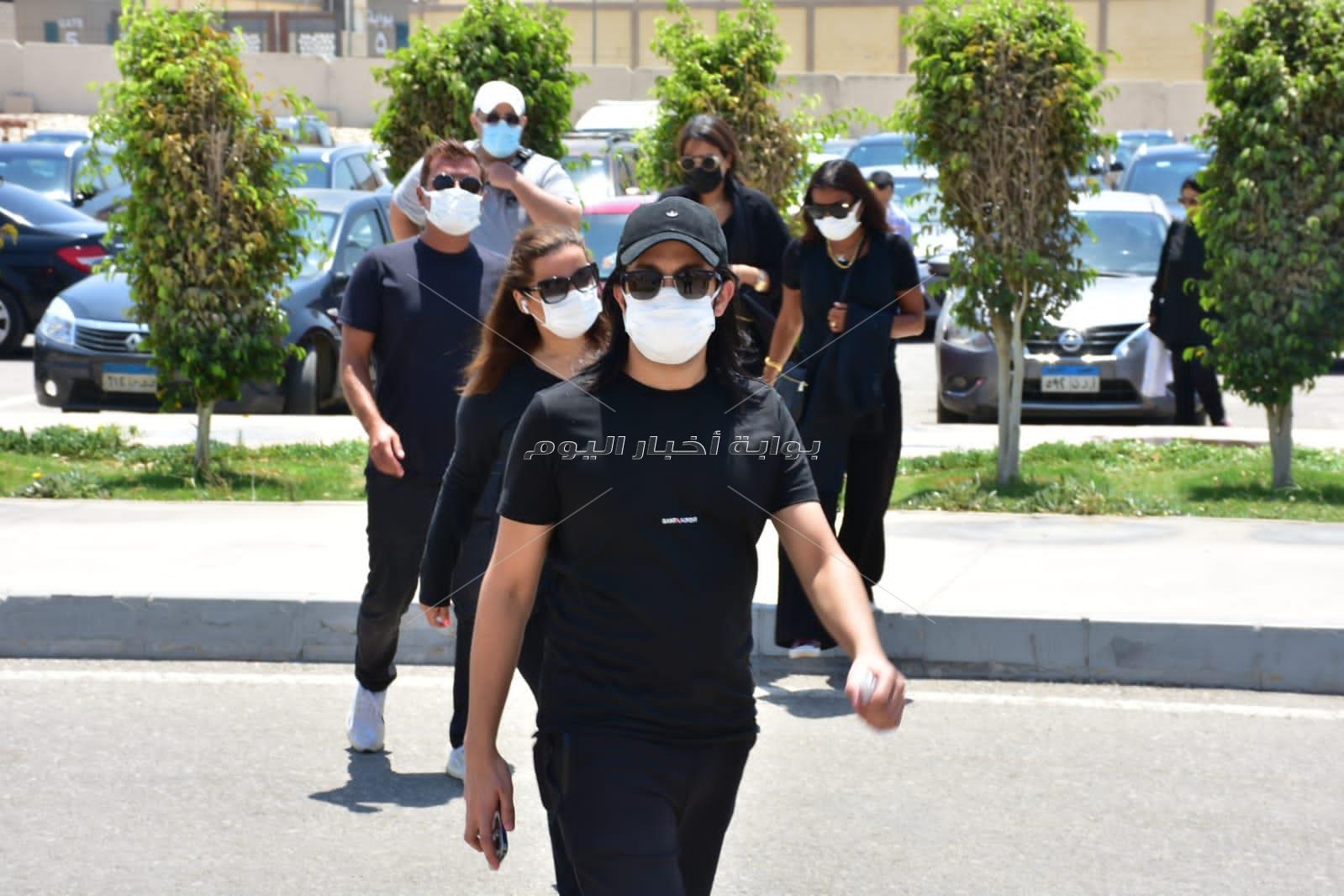 66 صورة من جنازة دلال عبد العزيز 