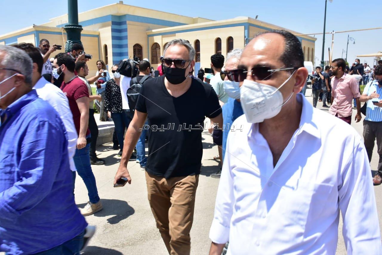 66 صورة من جنازة دلال عبد العزيز 