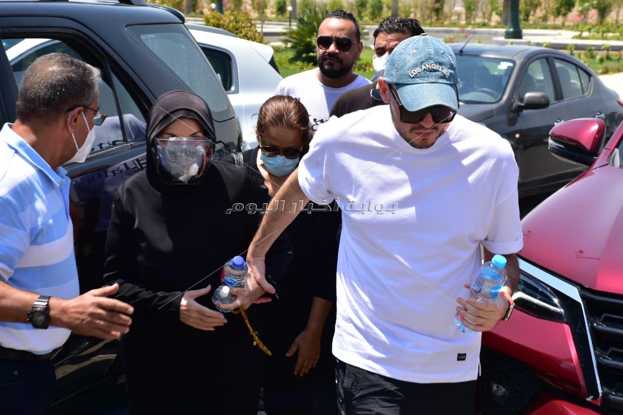 66 صورة من جنازة دلال عبد العزيز 