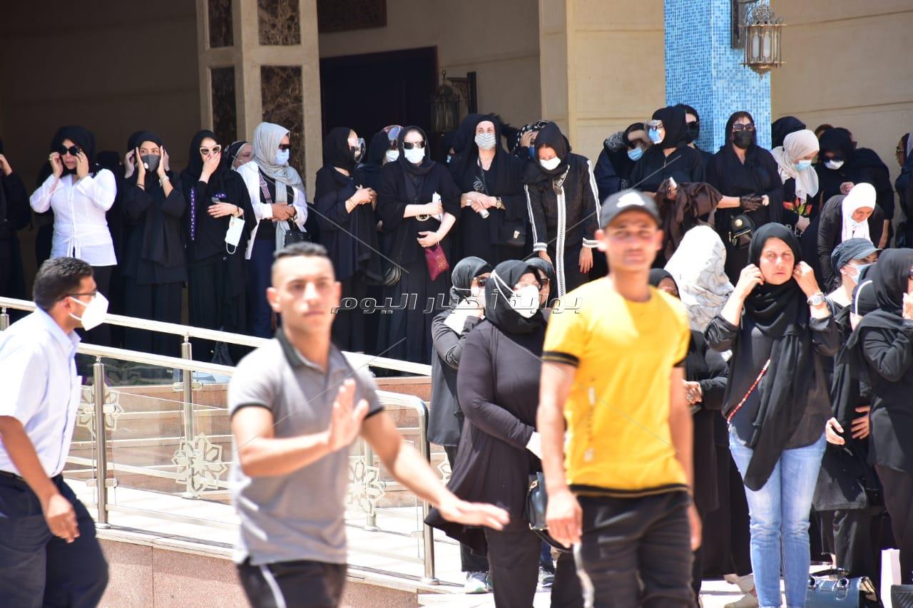 66 صورة من جنازة دلال عبد العزيز 