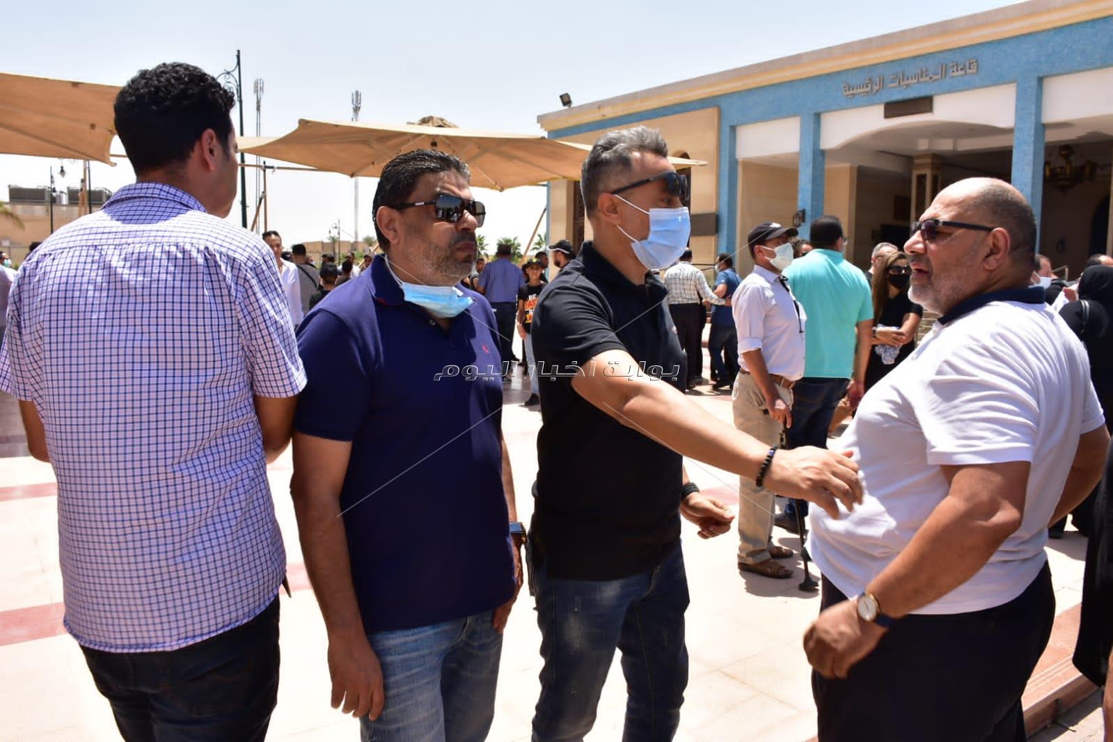66 صورة من جنازة دلال عبد العزيز 