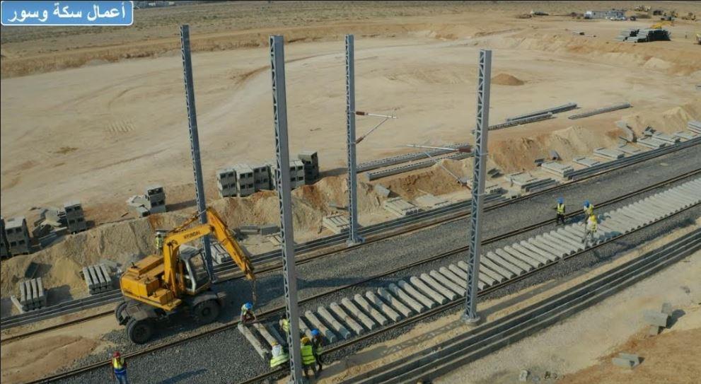 وزير النقل يتابع تنفيذ القطار الكهربائي