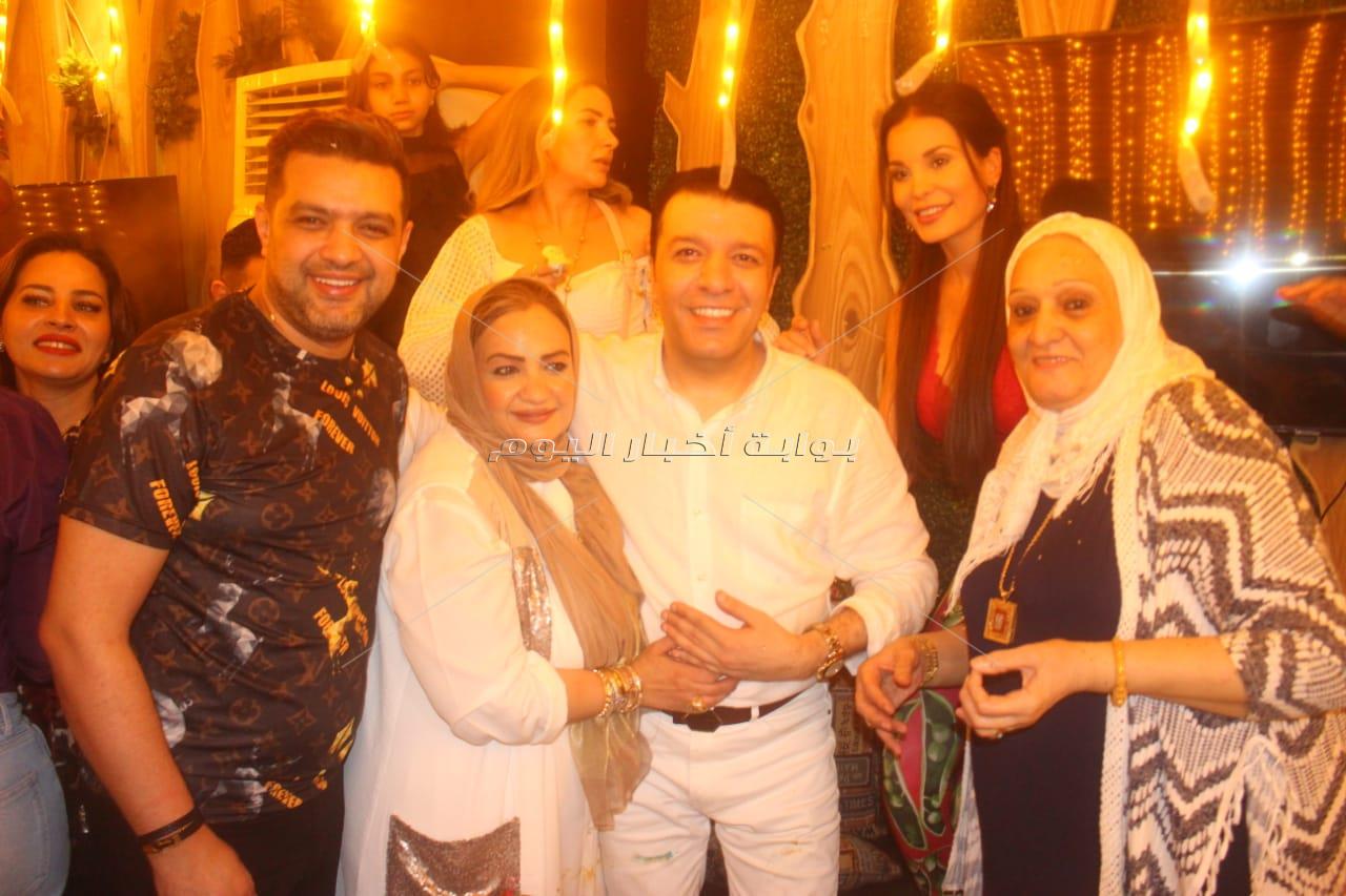 مصطفى كامل يحتفل بعيد ميلاده بحضور حكيم وعمر كمال والليثى ورشاد 