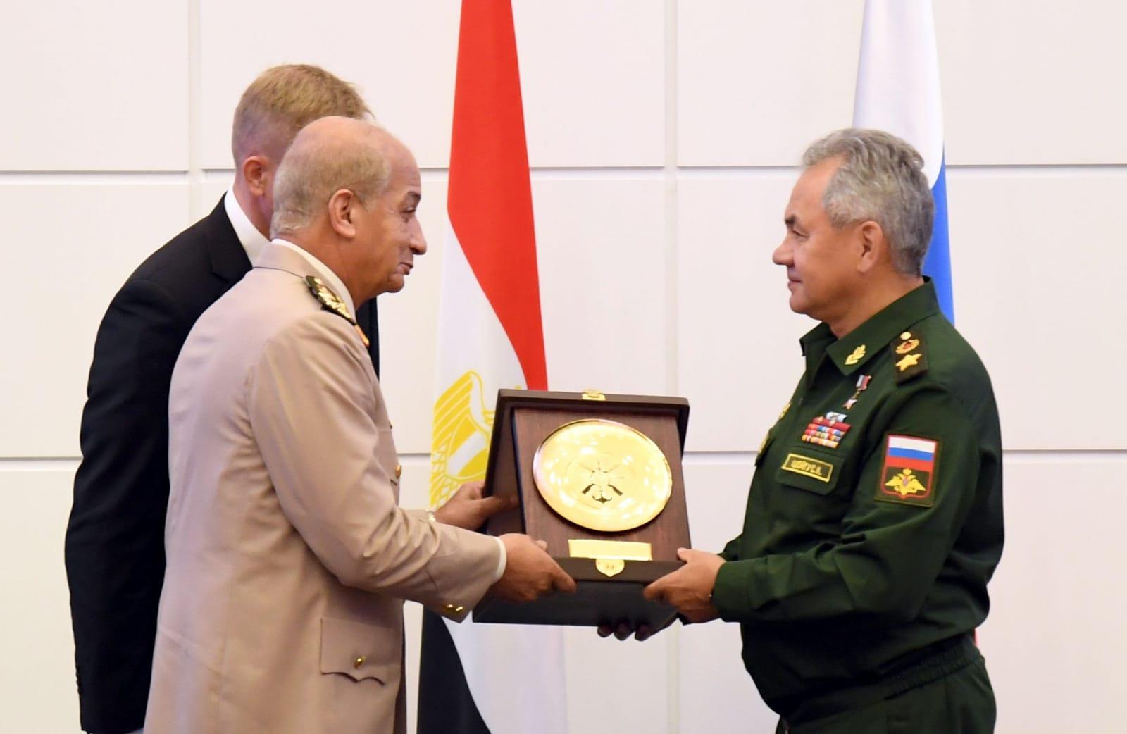 الفريق أول محمد زكي يعود إلى أرض الوطن بعد زيارته لـ«روسيا الاتحادية»