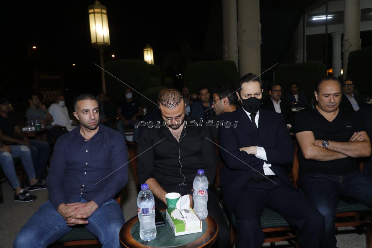 بالصور| تجمع  نجوم الوسط الرياضي في عزاء والدة الكابتن أحمد حسن 