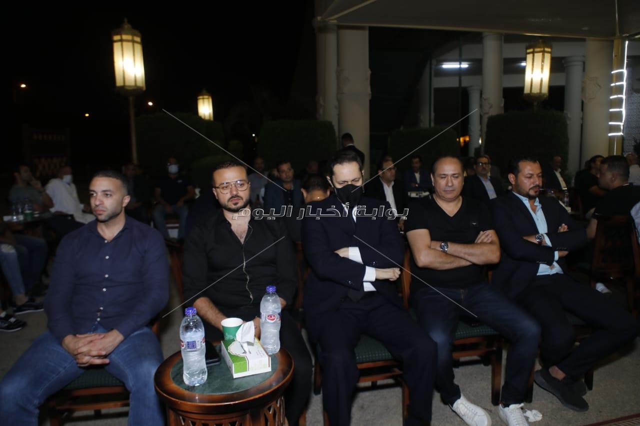 بالصور| تجمع  نجوم الوسط الرياضي في عزاء والدة الكابتن أحمد حسن 