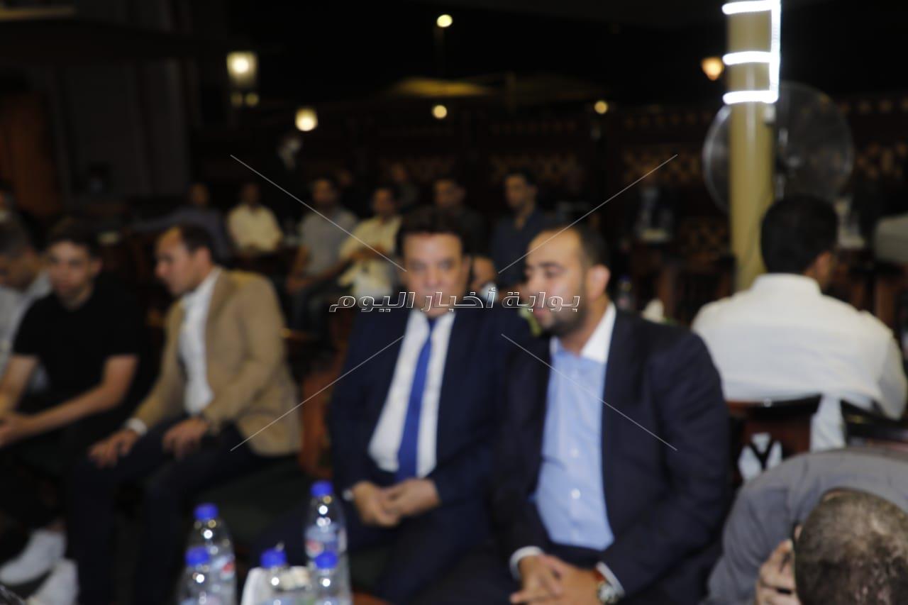 بالصور| تجمع  نجوم الوسط الرياضي في عزاء والدة الكابتن أحمد حسن 