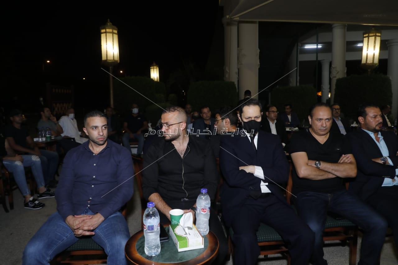 بالصور| تجمع  نجوم الوسط الرياضي في عزاء والدة الكابتن أحمد حسن 